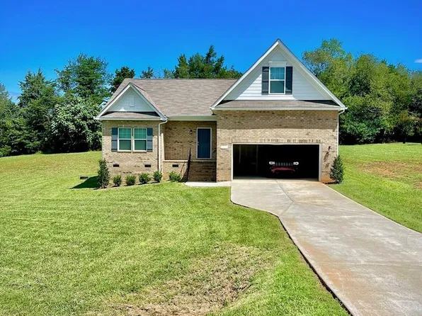 144 Spring Forest Dr, Statesville, NC 28625