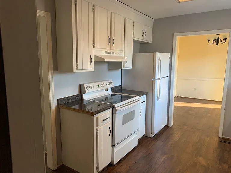 3501 Woodview Dr — Photo 8