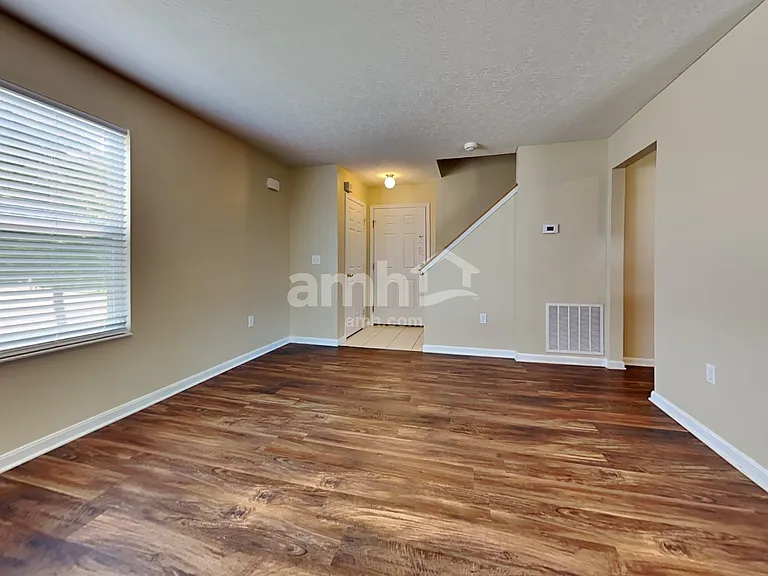 320 Hennepin Dr — Photo 6