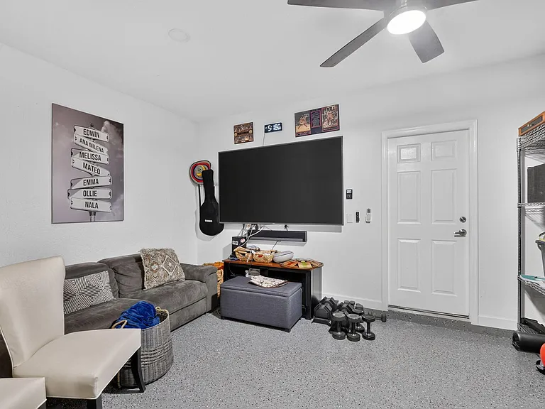 10139 Wellington Parc Dr — Photo 10