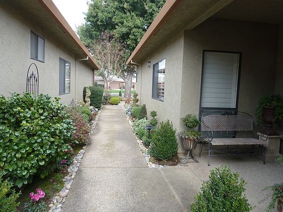 2nd image of 2553 Central Park Dr
