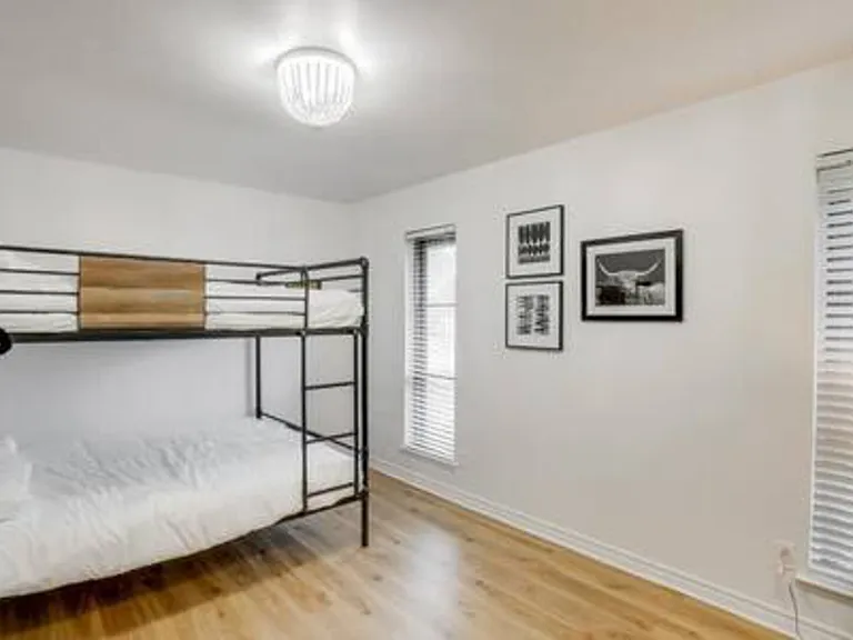 Darvany Dr — Photo 13