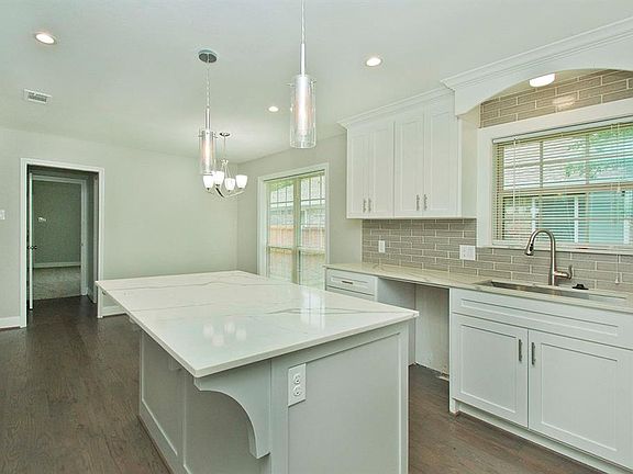 4th image of 1406 Scottsboro Ln