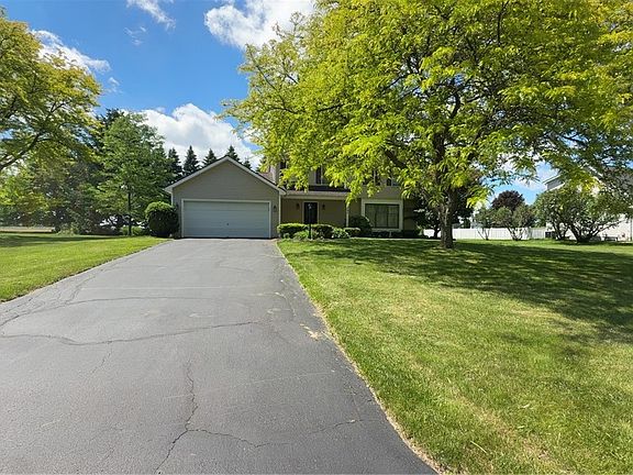 2nd image of 1427 Fieldcrest Dr