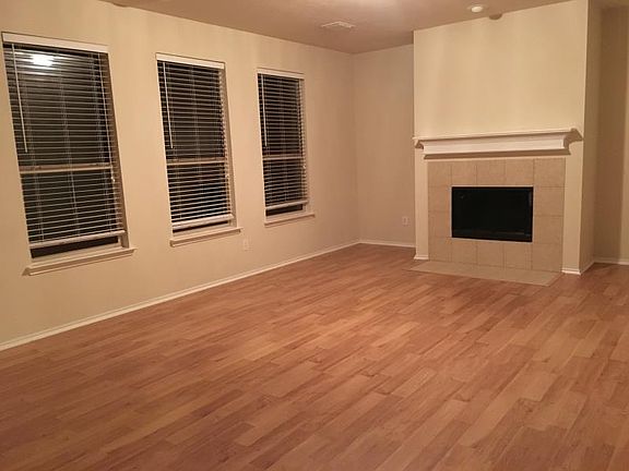3rd image of 605 Twin Knoll Dr