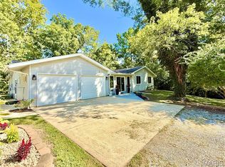 7404 Brown St, Moro, IL 62067