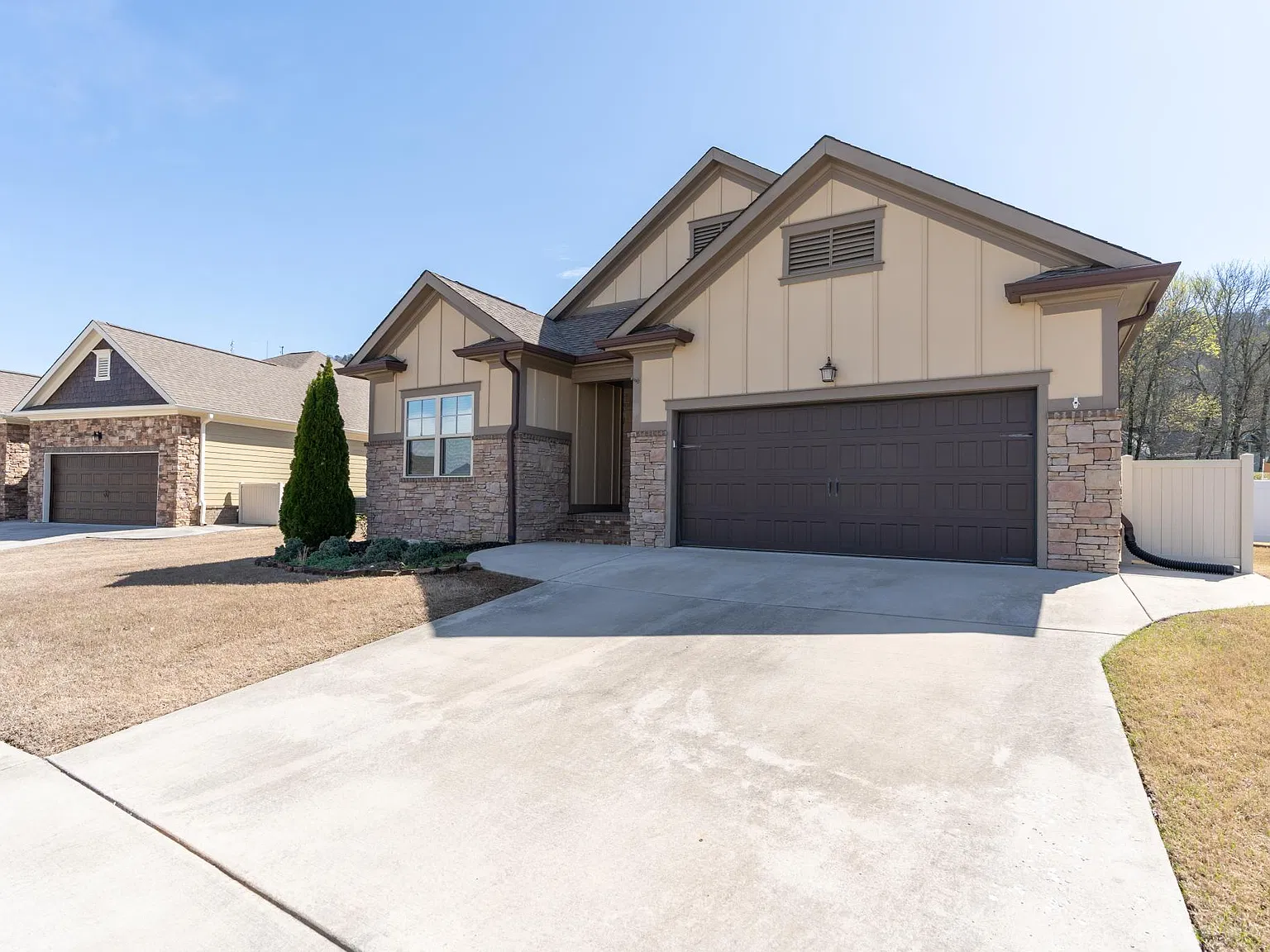 3 bed, 1902 sqft, $2,600 — Photo 2