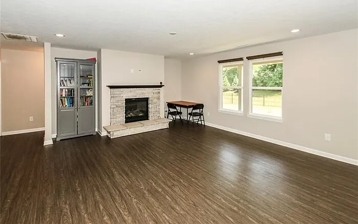 3 bed, 3.0 bath, 2296 sqft, $3,000 — Photo 4