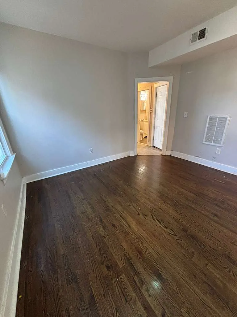 4 bed, 1.5 bath, 1200 sqft, $2,549 — Photo 3