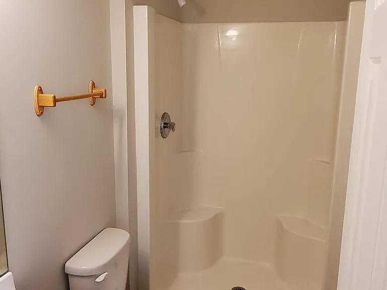 184 Aberdeen Dr — Photo 12