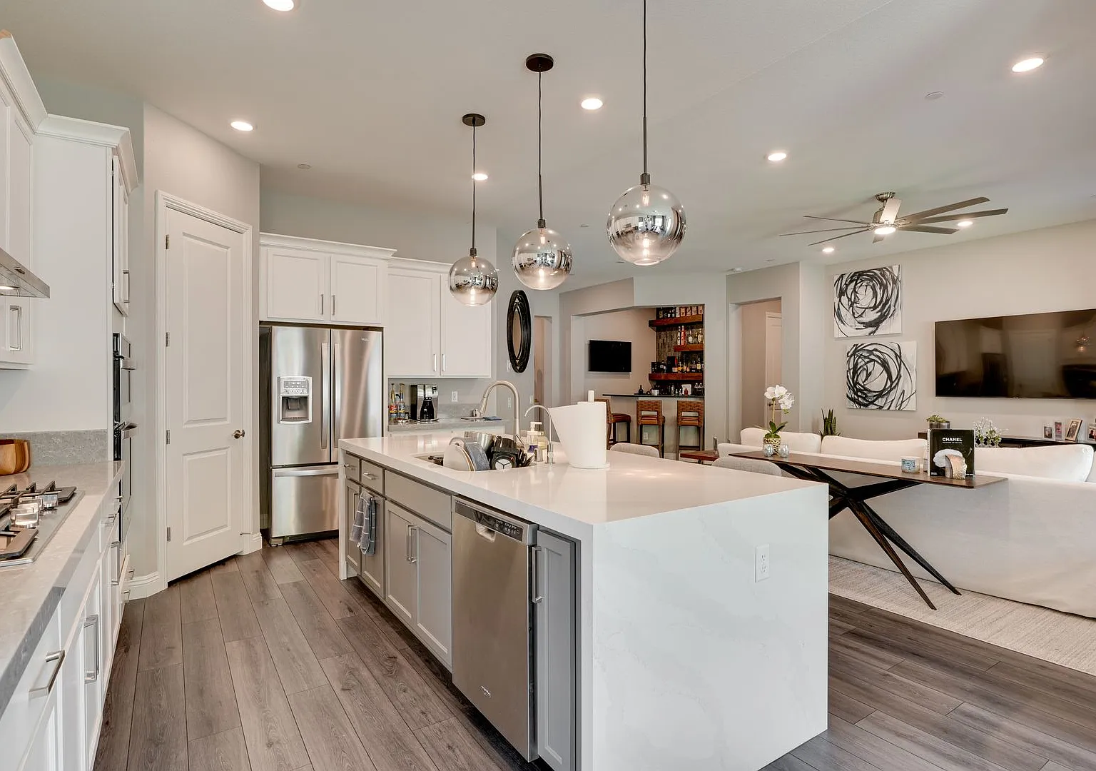 Beautifully Fully Furnished 4 Bedroom 3.5 Bath Home In 89138 — Photo 1