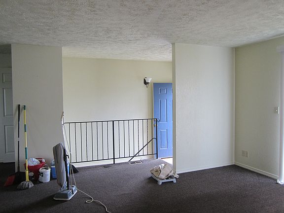 3rd image of 1656 E Queen Ave