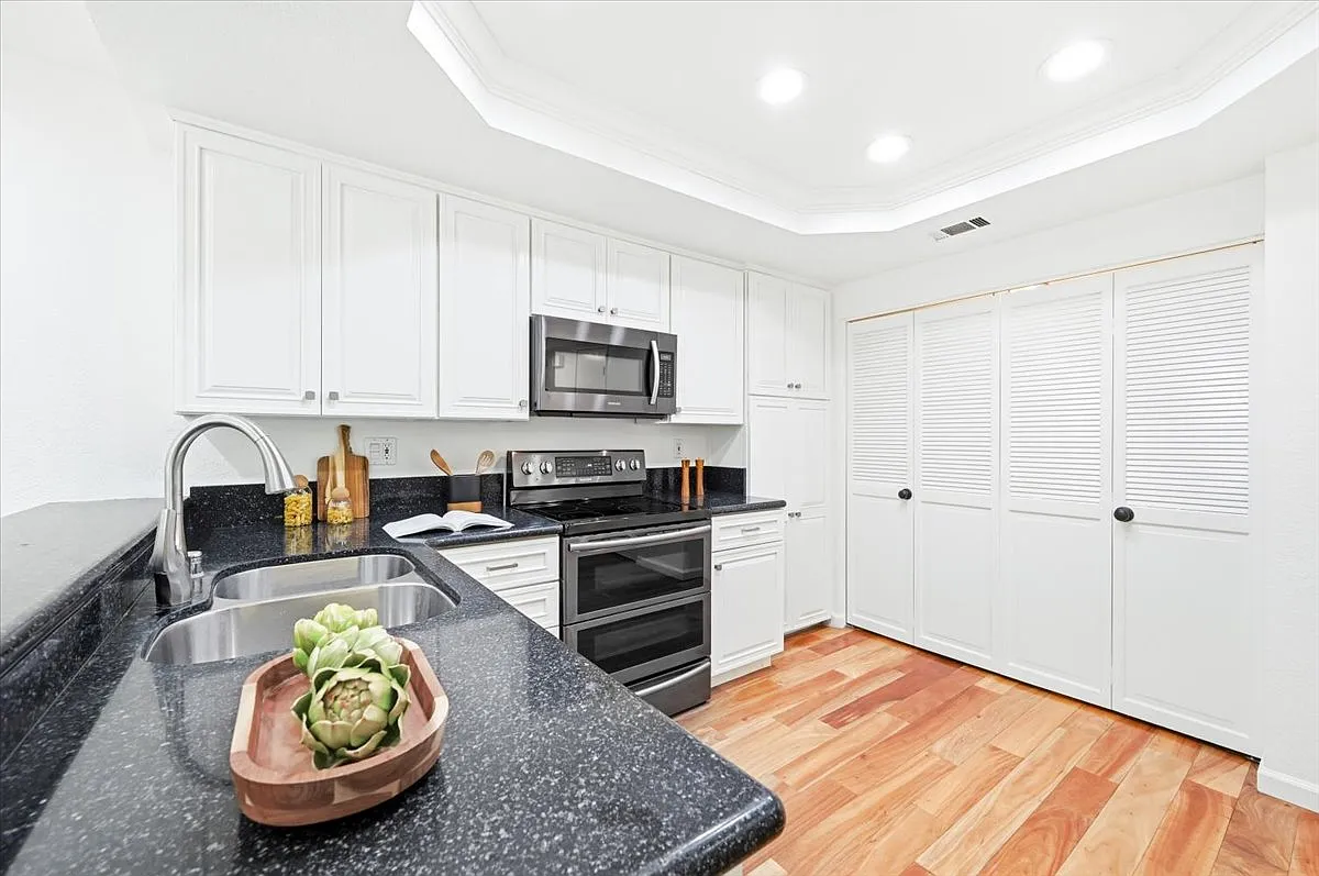 3 bed, 1496 sqft, $6,000 — Photo 3