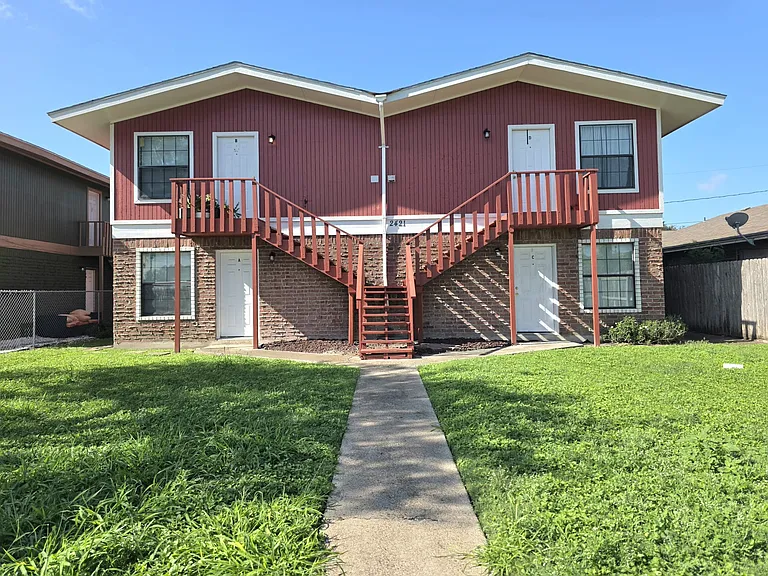 2421 Vine Ave #C — Photo 18