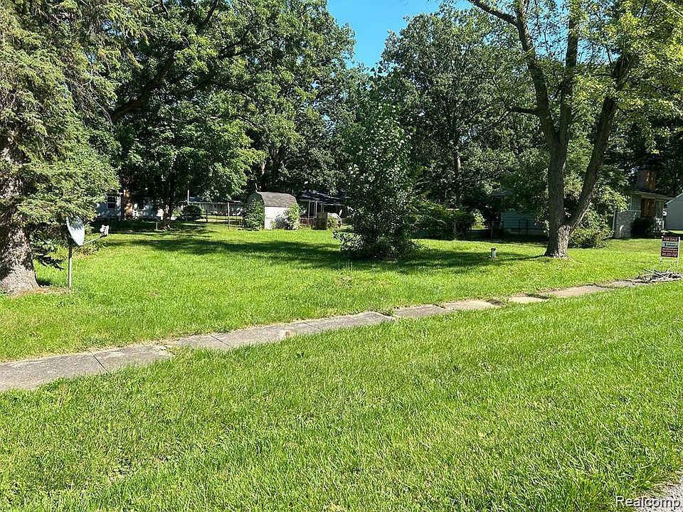2nd image of 1465 McEwen St