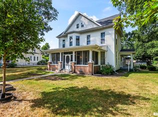 704 W Madison St, Girard, IL 62640