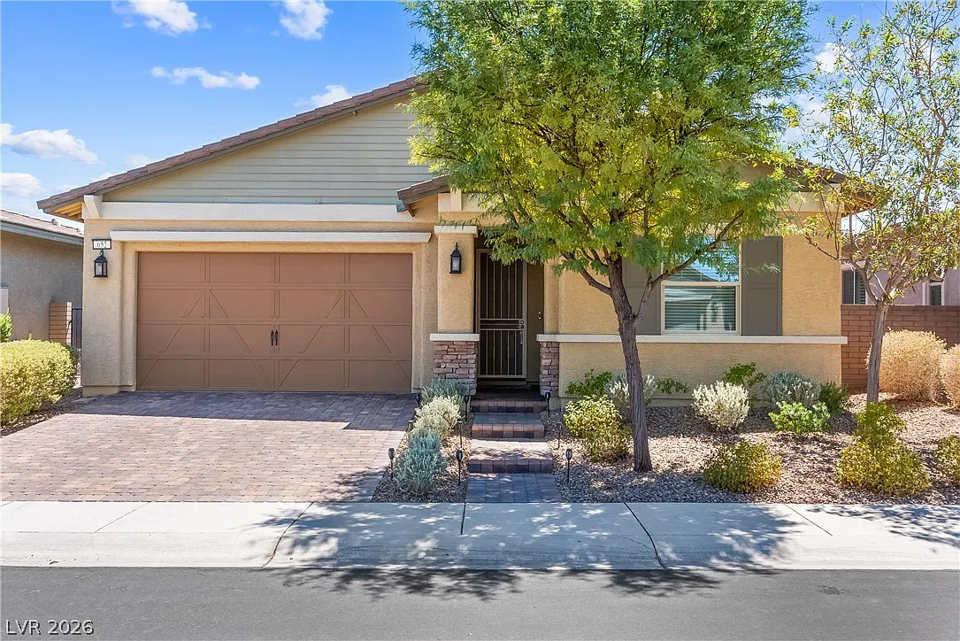3 bed, 2.0 bath, 1949 sqft, $2,765 — Photo 2