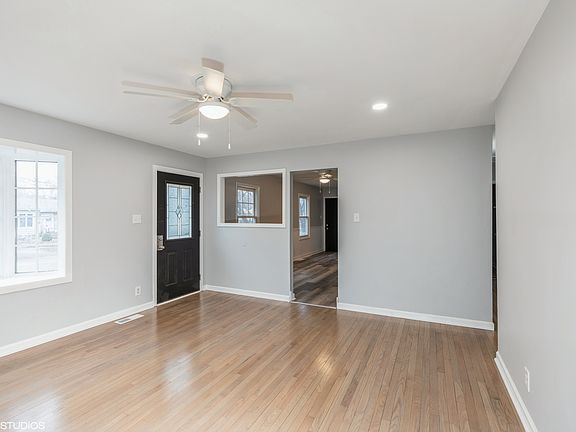 5th image of 22225 Paxton Ave