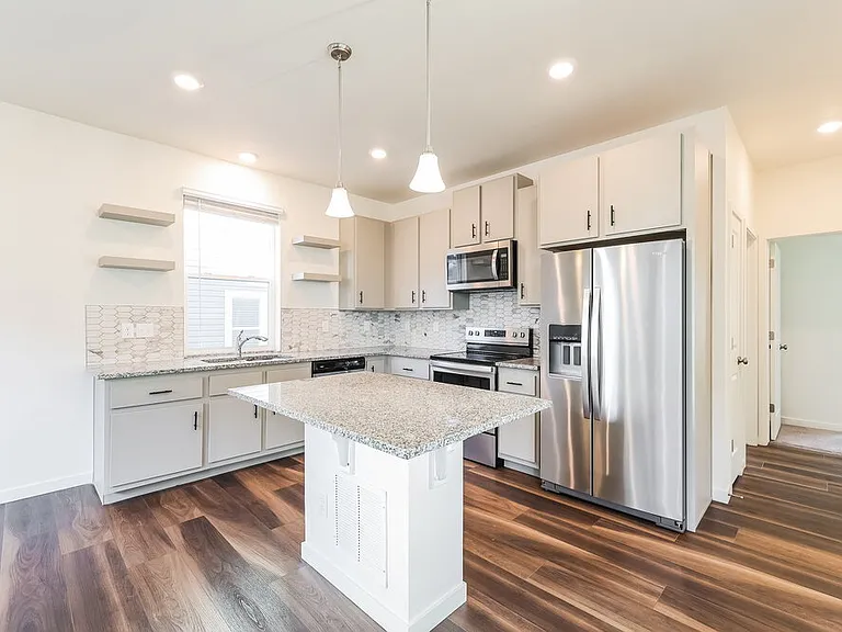 18607 E 47th Pl — Photo 9
