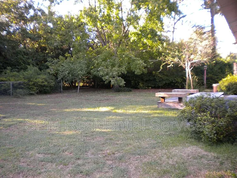 213 Huntington Rd — Photo 9