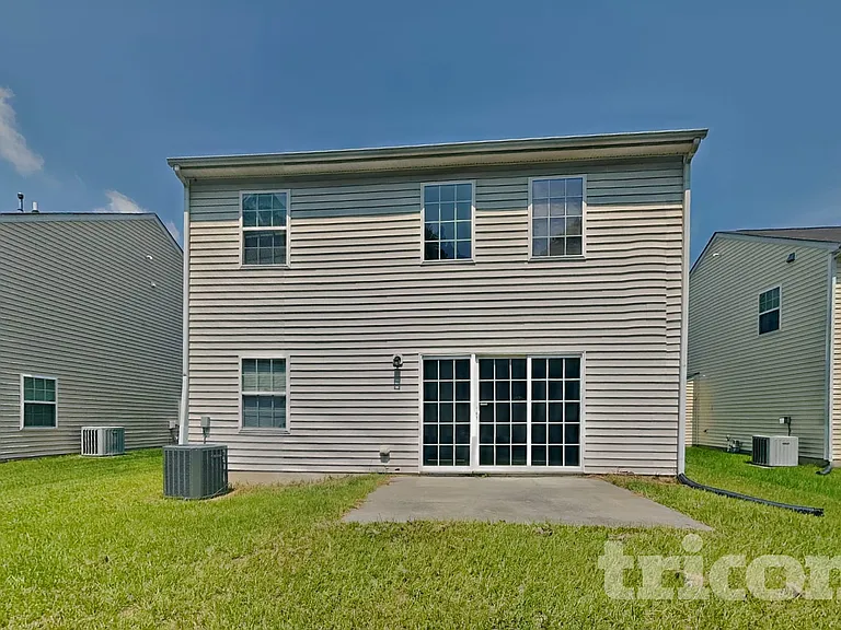 910 Statler Dr — Photo 16