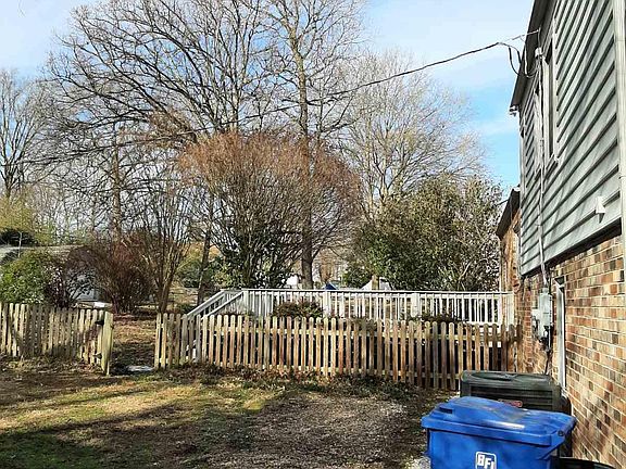 4th image of 2202 Lauderdale Dr