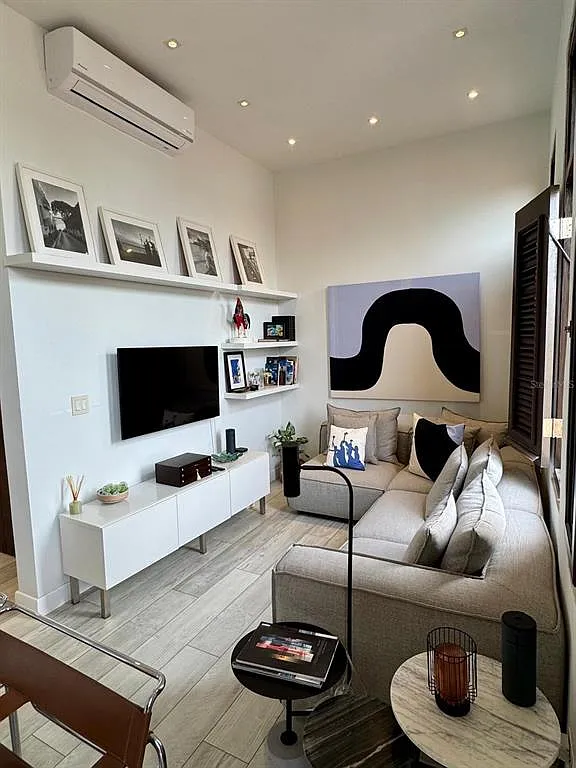 2 bed, 2.0 bath, $5,500 — Photo 3