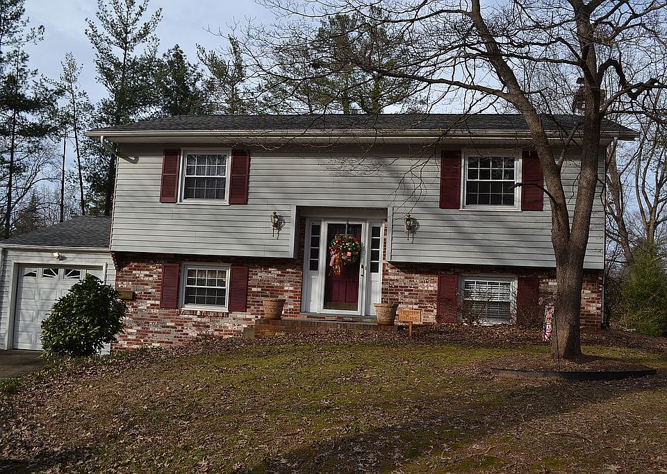 1st image of 134 Starmont Dr