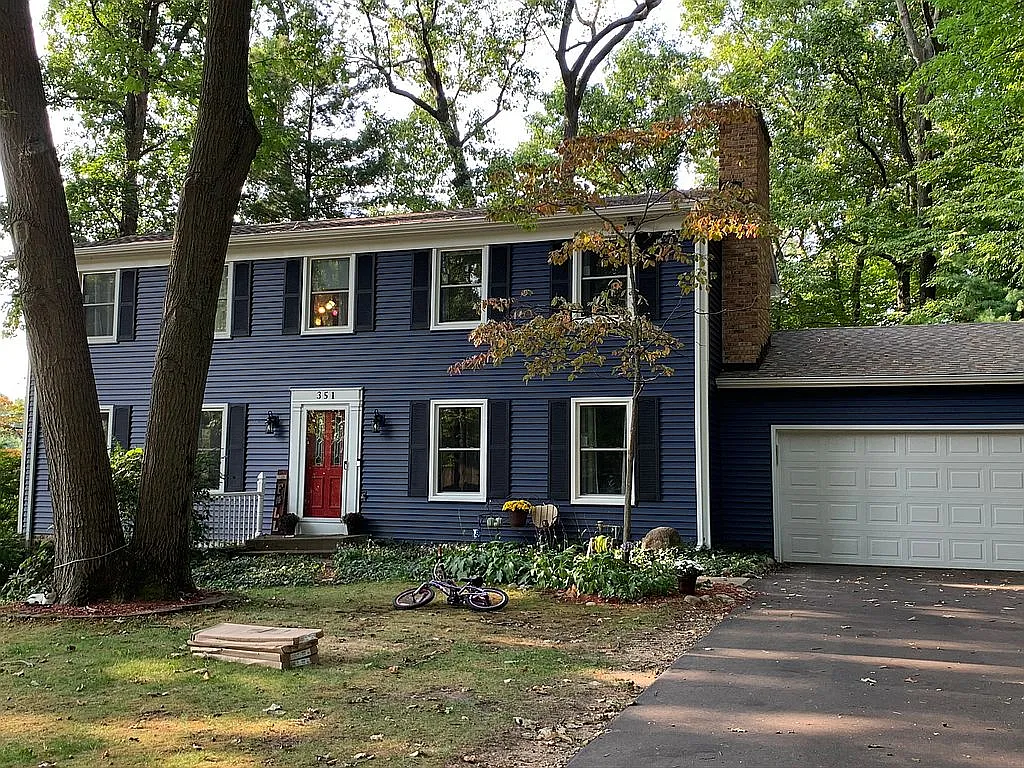 351 Horseshoe Ct photo 1