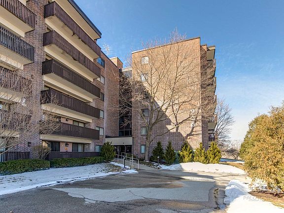 3rd image of 920 Vose Dr APT 406