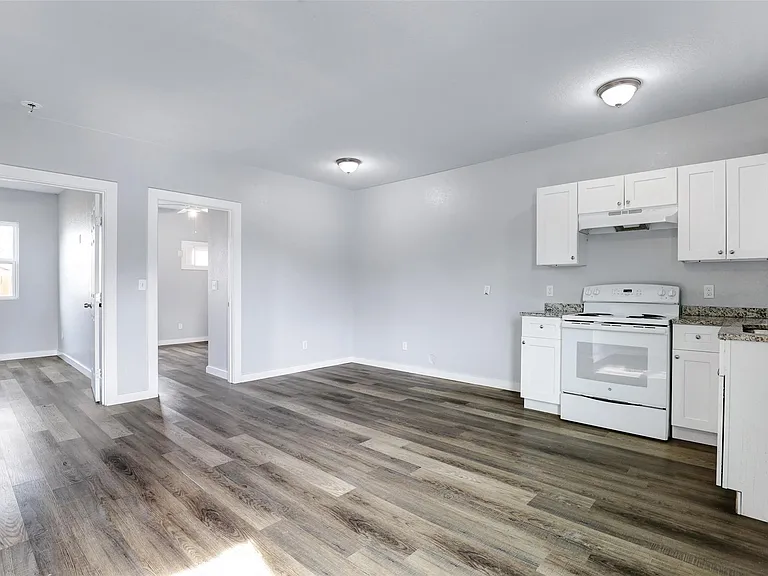 438 S San Joaquin Ave #1 — Photo 3