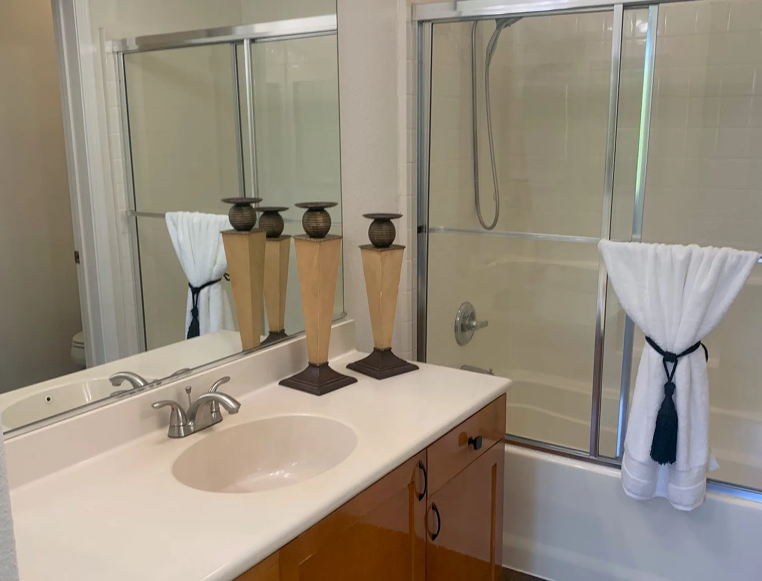 3 bed, 1243 sqft, $4,300 — Photo 3