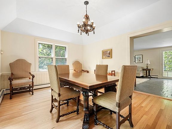 5th image of 110 Ruggles Ln