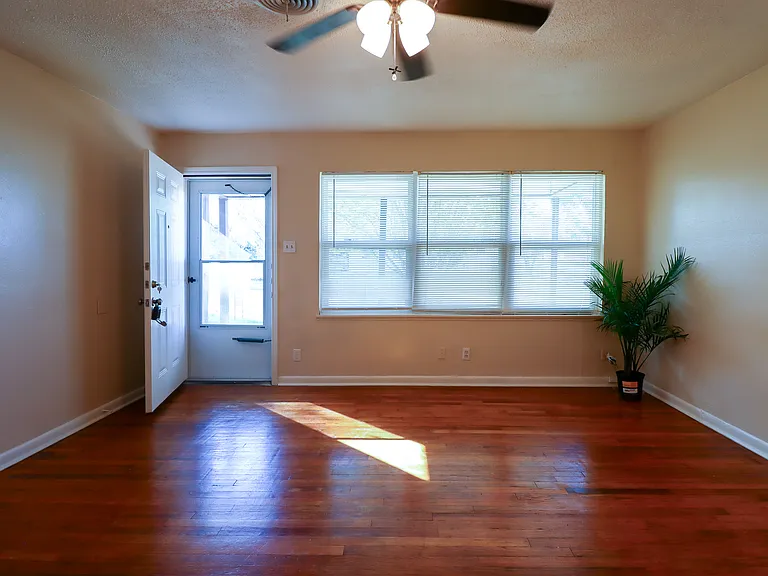 2701 Hillside Dr — Photo 8