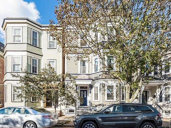3rd image of 724 E 7th St #3