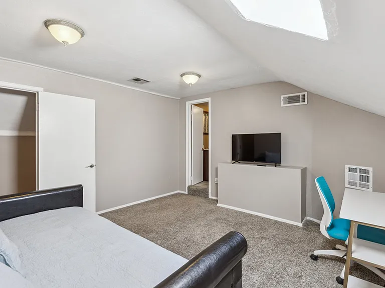 1101 Glenwood Ave — Photo 42