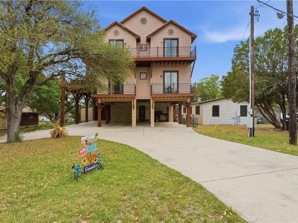 628 Country Ln, Canyon Lake, TX 78133