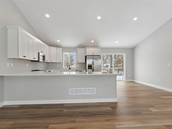 5th image of 360 N Stewart St