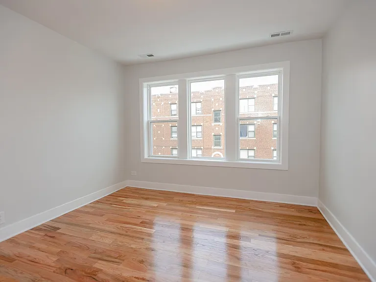 2837 W 64th St #3 — Photo 10