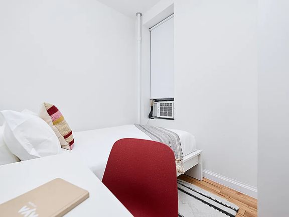 5th image of 323 W 42nd St APT 4E
