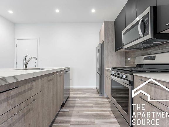 3rd image of 2535 W Fullerton Ave #405