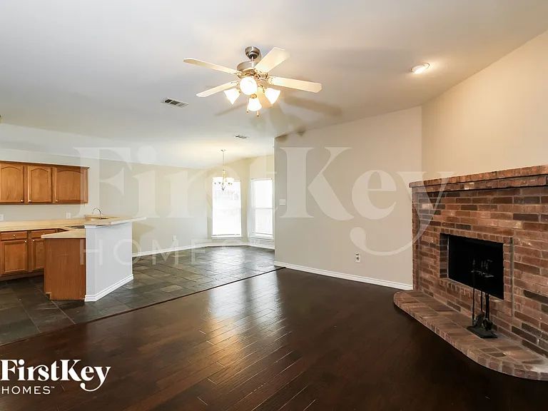 204 Pagoda Dr — Photo 3
