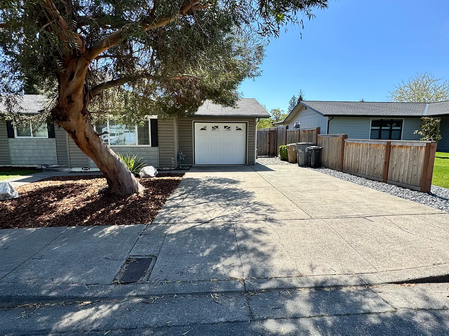 3 bed, 1068 sqft, $3,900 — Photo 2