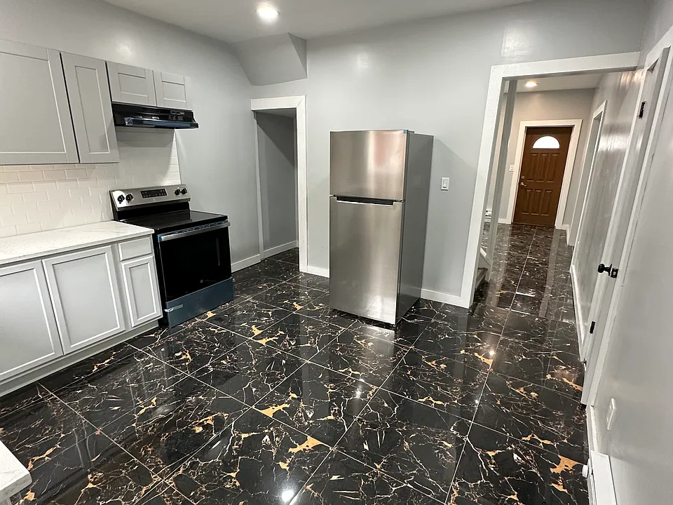 62 Yonkers Ave #B
