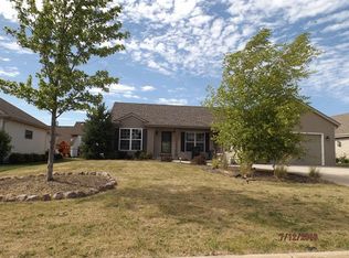 9614 Prairie Crossing Dr, Franksville, WI 53126