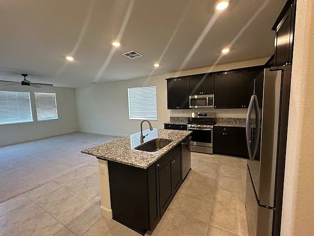 3 bed, 1719 sqft, $2,800 — Photo 4