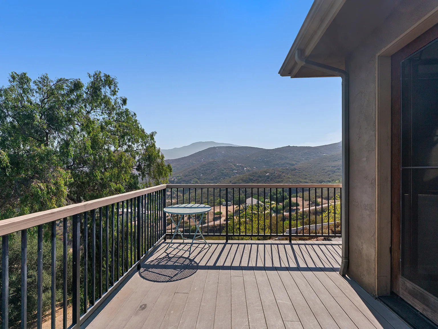 3 bed, 2000 sqft, $5,450 — Photo 3