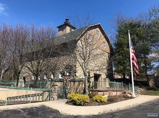 1330 Oxford St, Mahwah, NJ 07430