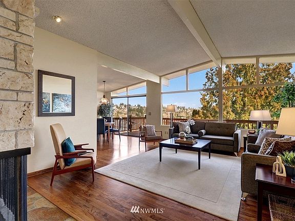Living room.