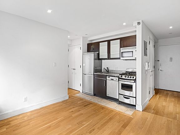 4th image of 636 E 11th St APT 4f